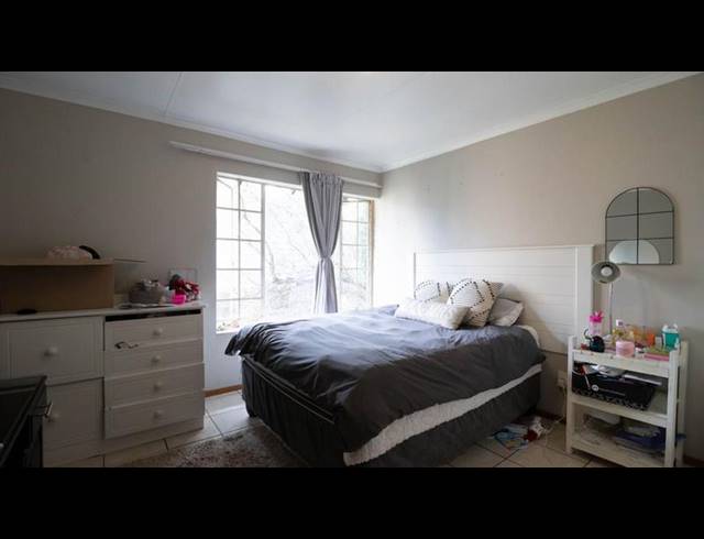 2 BEDROOM TOWNHOUSE FOR SALE IN VAN RIEBEECK PARK